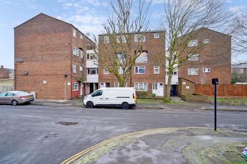 3 bedroom flat for sale, Union Road, Northolt