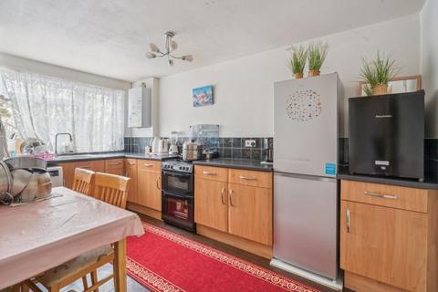 3 bedroom flat for sale, Union Road, Northolt