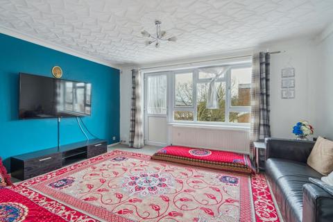 3 bedroom flat for sale, Union Road, Northolt