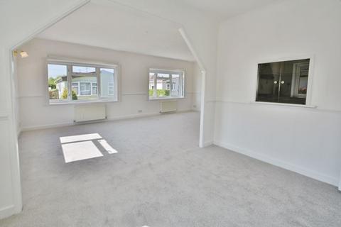 2 bedroom park home for sale, Wildwood Park, Cirencester, Gloucestershire