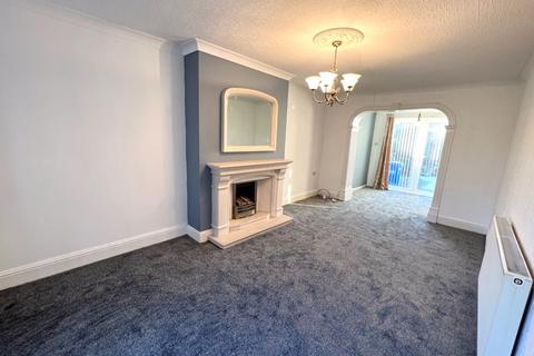 3 bedroom semi-detached house to rent, Lancaster Road, Salford