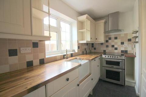 2 bedroom terraced house to rent, Howard Close - 2 bed house - Luton -  LU3 2PG