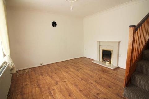 2 bedroom terraced house to rent, Howard Close - 2 bed house - Luton -  LU3 2PG