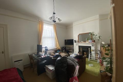 House share to rent, Albany Road, Southsea