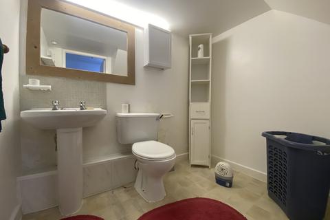 House share to rent, Albany Road, Southsea