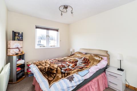 1 bedroom maisonette to rent, Shaw Drive, Walton, KT12