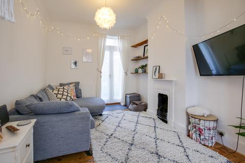 3 bedroom terraced house to rent, Humbolt Road, W6