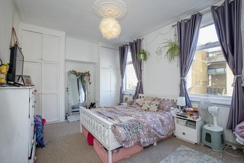 3 bedroom terraced house to rent, Humbolt Road, W6