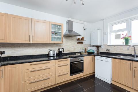 2 bedroom flat to rent, Melody Road SW18