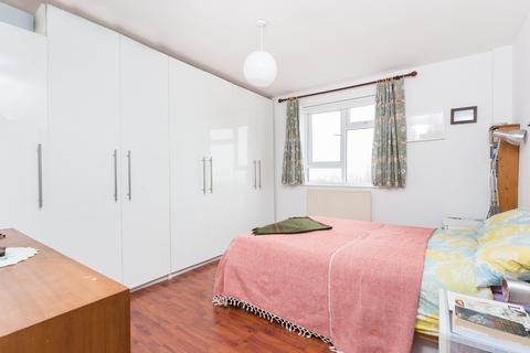 2 bedroom flat to rent, Melody Road SW18