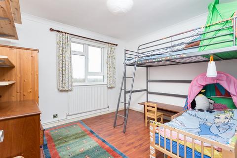 2 bedroom flat to rent, Melody Road SW18