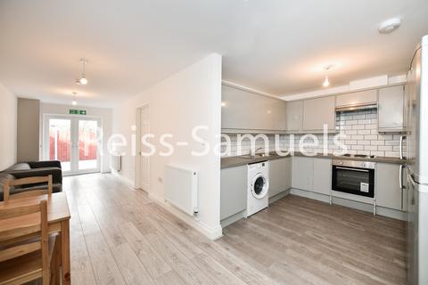 6 bedroom terraced house to rent, Lockesfield Place, London E14