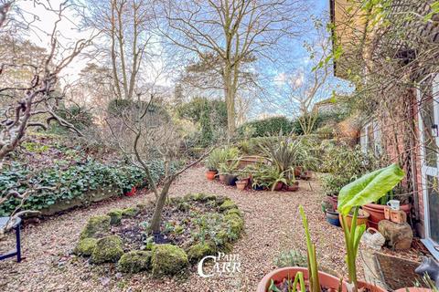 11 Cloister Walk, Lichfield, WS14 9LN