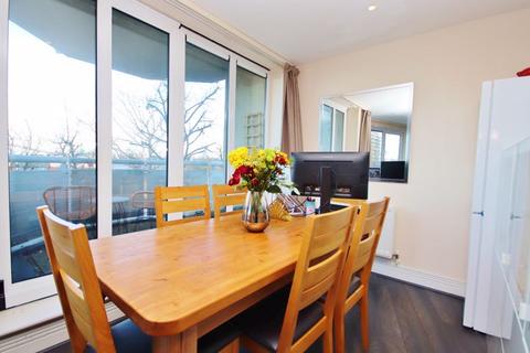 2 bedroom apartment for sale, Tradewinds, Two double bedrooms