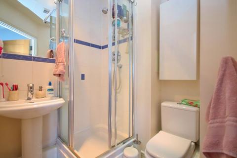 2 bedroom apartment for sale, Tradewinds, Two double bedrooms