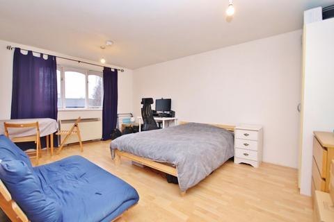 1 bedroom apartment to rent, Telegraph Place, London