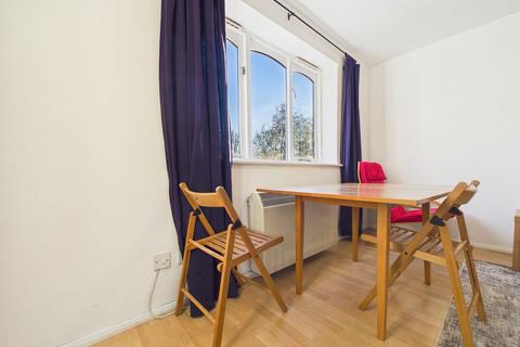 1 bedroom apartment to rent, Telegraph Place, London