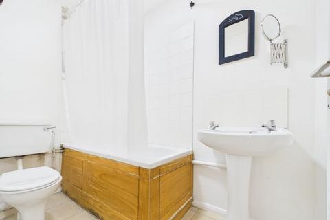 1 bedroom apartment to rent, Telegraph Place, London