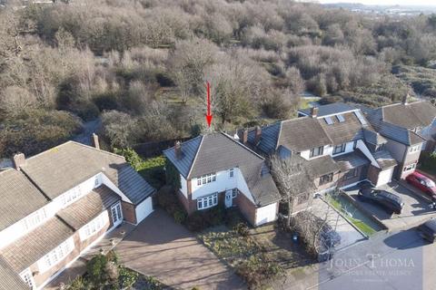 10 Fairview Close, Chigwell, IG7 6HW