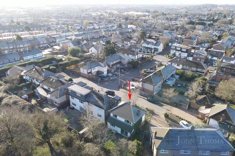 10 Fairview Close, Chigwell, IG7 6HW