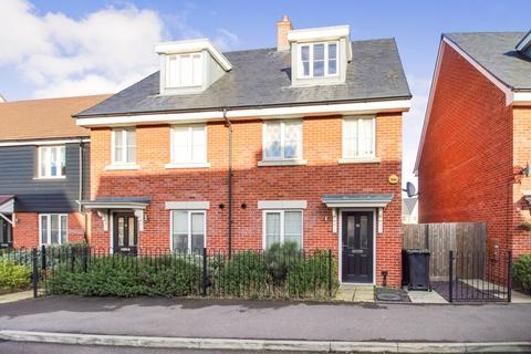 3 bedroom semi-detached house for sale, Walker Mead, Biggleswade SG18