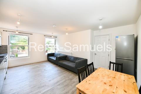 6 bedroom terraced house to rent, Lockesfield Place, Isle of dogs, London E14