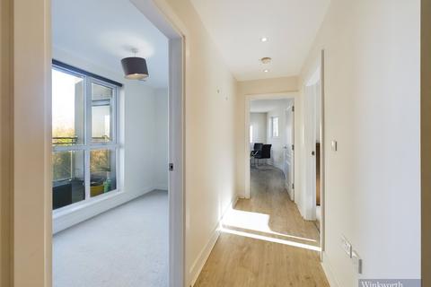 2 bedroom apartment to rent, Hythe Road, Surbiton KT6