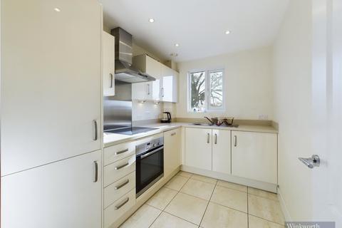 2 bedroom apartment to rent, Hythe Road, Surbiton KT6