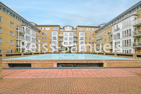 3 bedroom apartment to rent, St. Davids Square, London E14