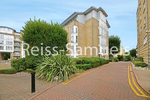 3 bedroom apartment to rent, St. Davids Square, London E14