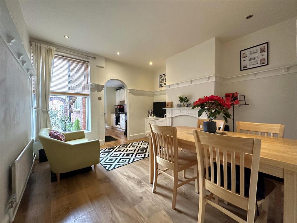 Dining Room Into Kitchen 276