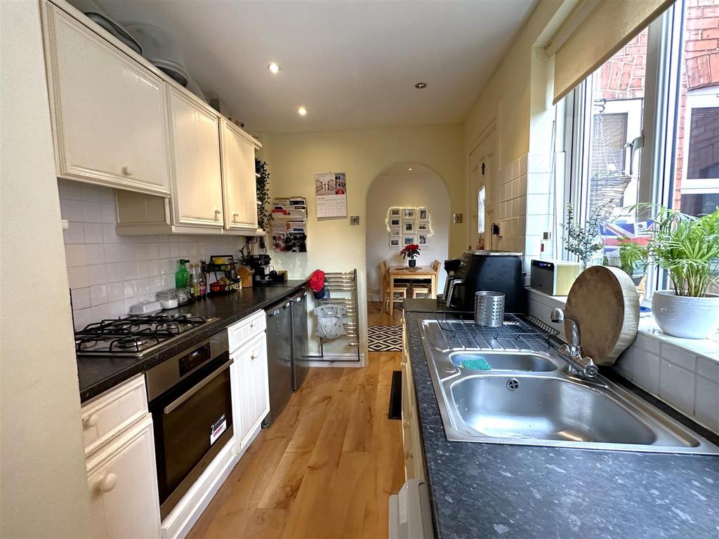 Kitchen Into Dining Room 264