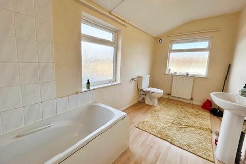 2 bedroom terraced house for sale, Louise Road, The Mounts, Northampton NN1