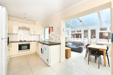 5 bedroom end of terrace house to rent, Barnfield Place, London E14