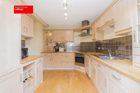 5 bedroom terraced house to rent, Ferry Street, London E14