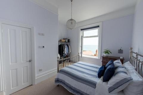 3 bedroom flat for sale, Madeira Road, Ventnor PO38