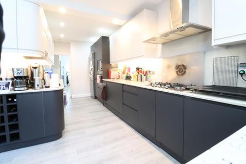 5 bedroom semi-detached house to rent, Edgware HA8