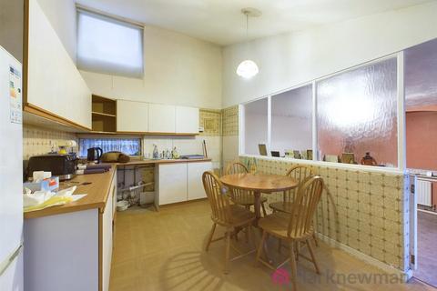 163 Bishopsfield, Harlow, CM18 6UR