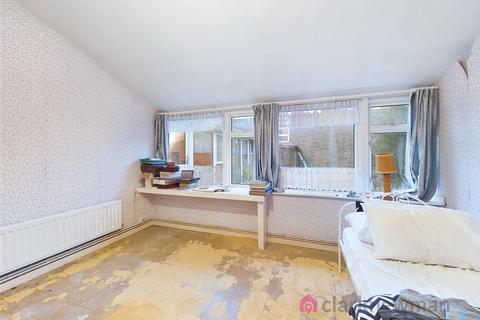 163 Bishopsfield, Harlow, CM18 6UR