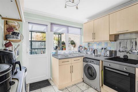 46 Derwent Close, Cambridge, CB1 8DZ