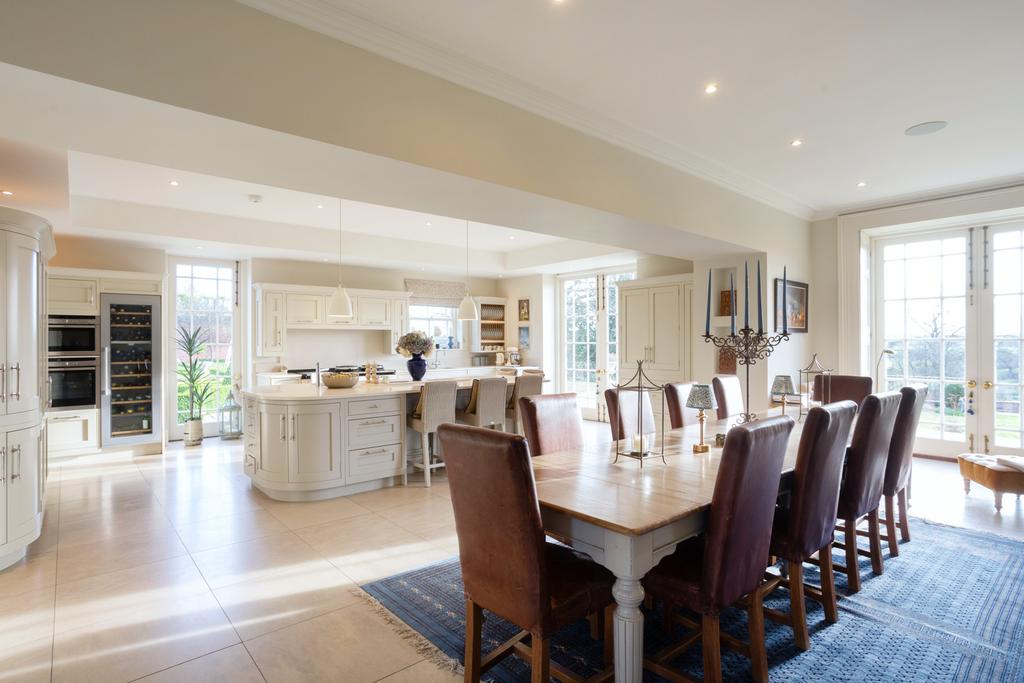 Kitchen / Dining