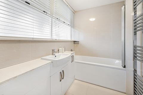 1 bedroom flat for sale, Moyle House, Churchill Gardens, London, SW1V