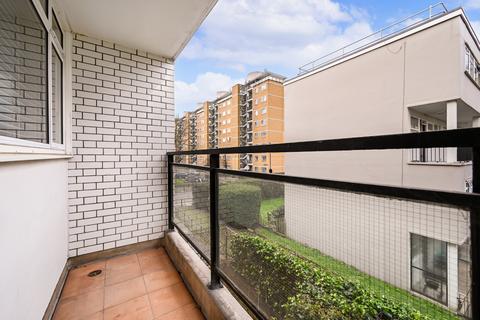 1 bedroom flat for sale, Moyle House, Churchill Gardens, London, SW1V