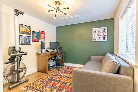 32 Hazel Road, Park Street, St Albans, AL2 2AJ