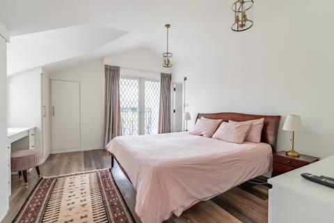 32 Hazel Road, Park Street, St Albans, AL2 2AJ