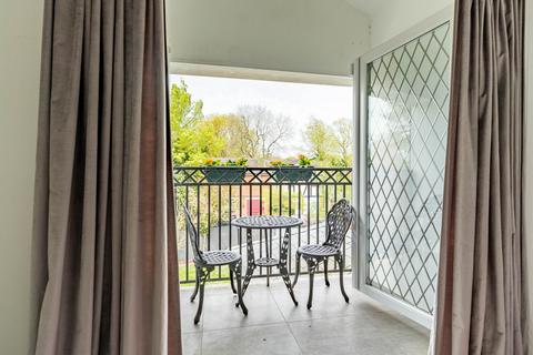 32 Hazel Road, Park Street, St Albans, AL2 2AJ
