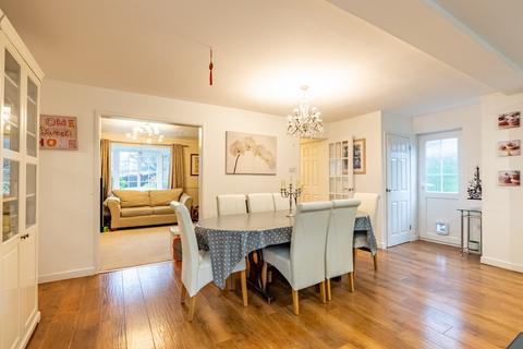 27 Ashdales, St Albans, AL1 2RB