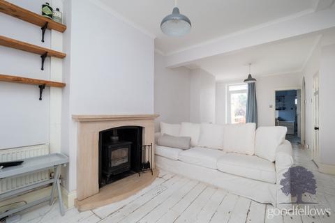 2 bedroom end of terrace house to rent, Carshalton Road, Carshalton SM5