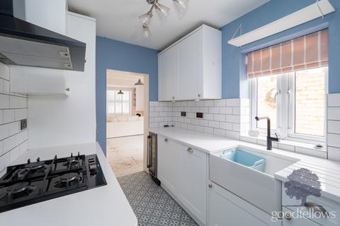 2 bedroom end of terrace house to rent, Carshalton Road, Carshalton SM5