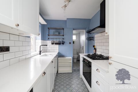2 bedroom end of terrace house to rent, Carshalton Road, Carshalton SM5